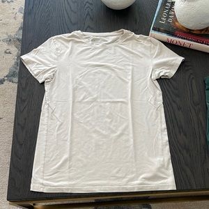 Alphalete cream T-shirt